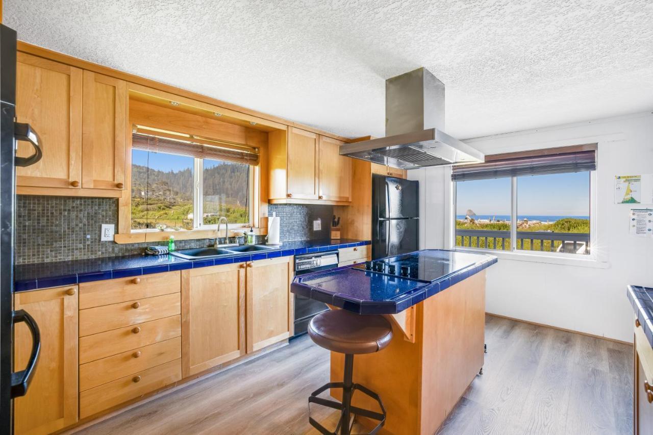 Cape Meares Beach Getaway Екстер'єр фото