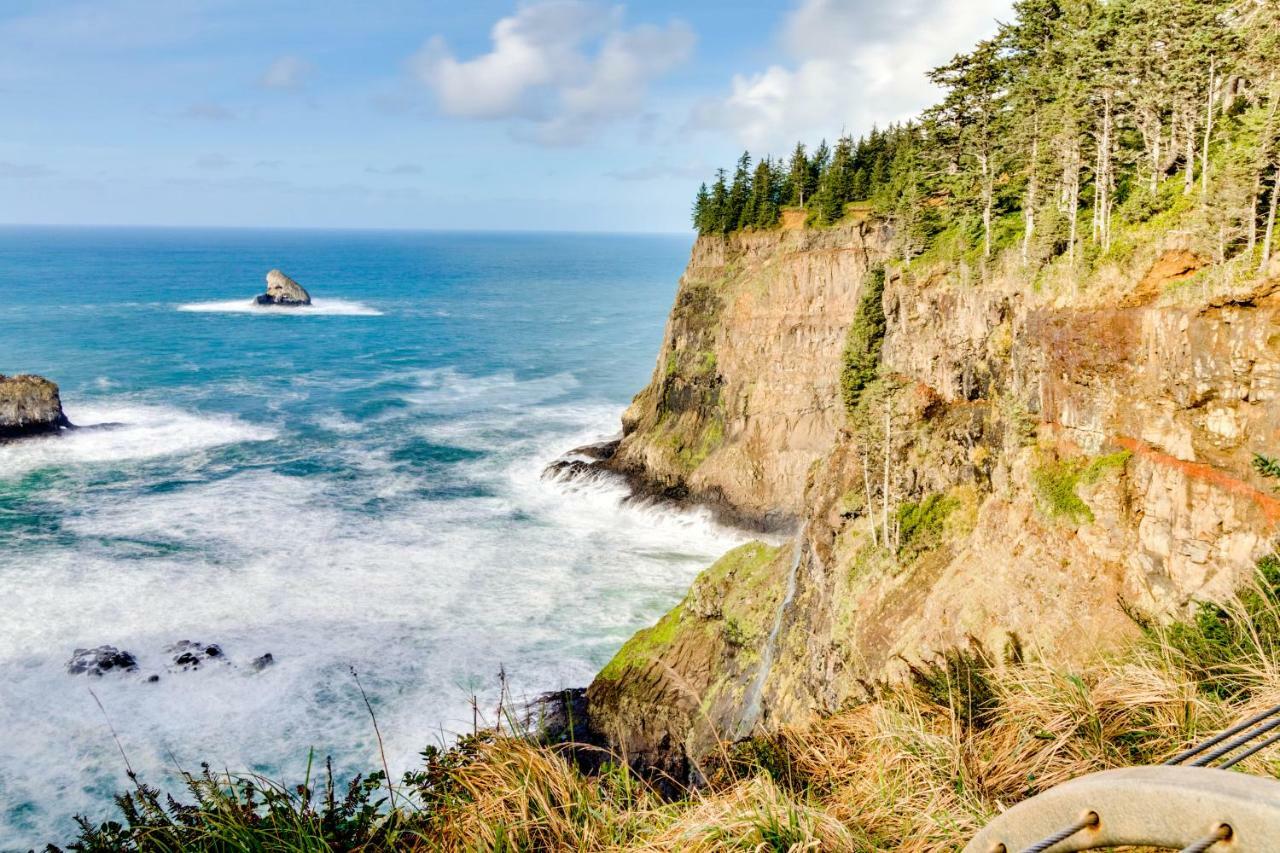 Cape Meares Beach Getaway Екстер'єр фото